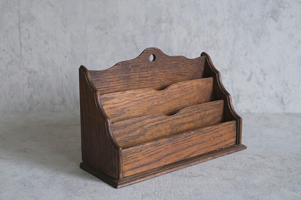 イギリスアンティーク 木製レターラック(幅23cm)　手紙やポストカードの卓上収納ボックス２