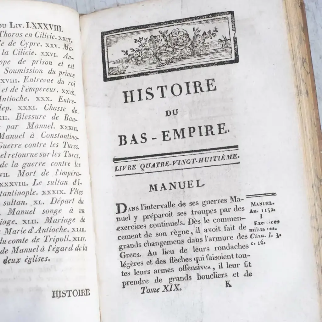 アンティークブック フランスの歴史書 革張りの古書 1758
2