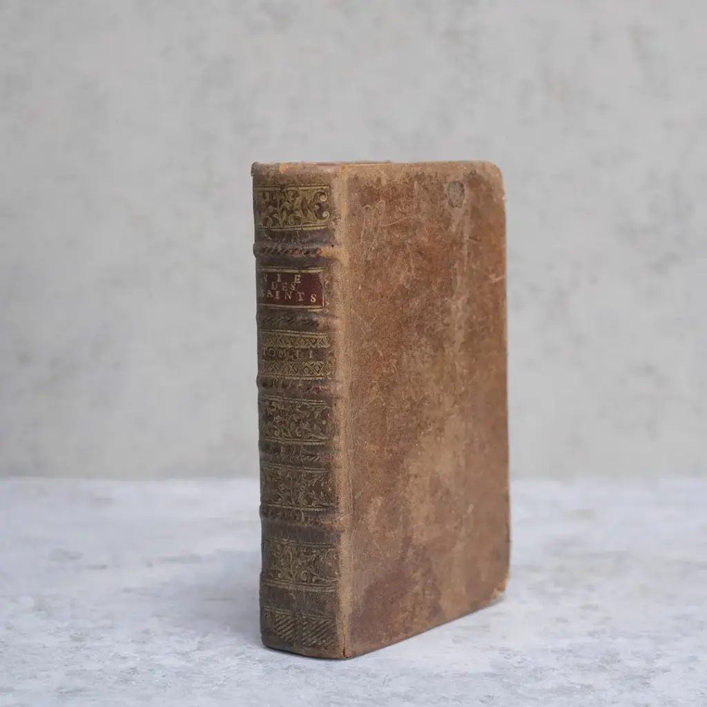 アンティークブック フランス レザーブック 革張りの古書 la vie des saints(聖人たちの夜)1
