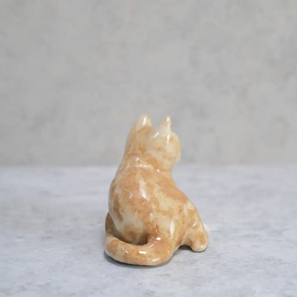 ヴィンテージ ウィンスタンレーキャット 寝そべる茶トラ子猫 イギリス 陶芸作家Jenny Winstanley 置物 ケンジントンキャット2