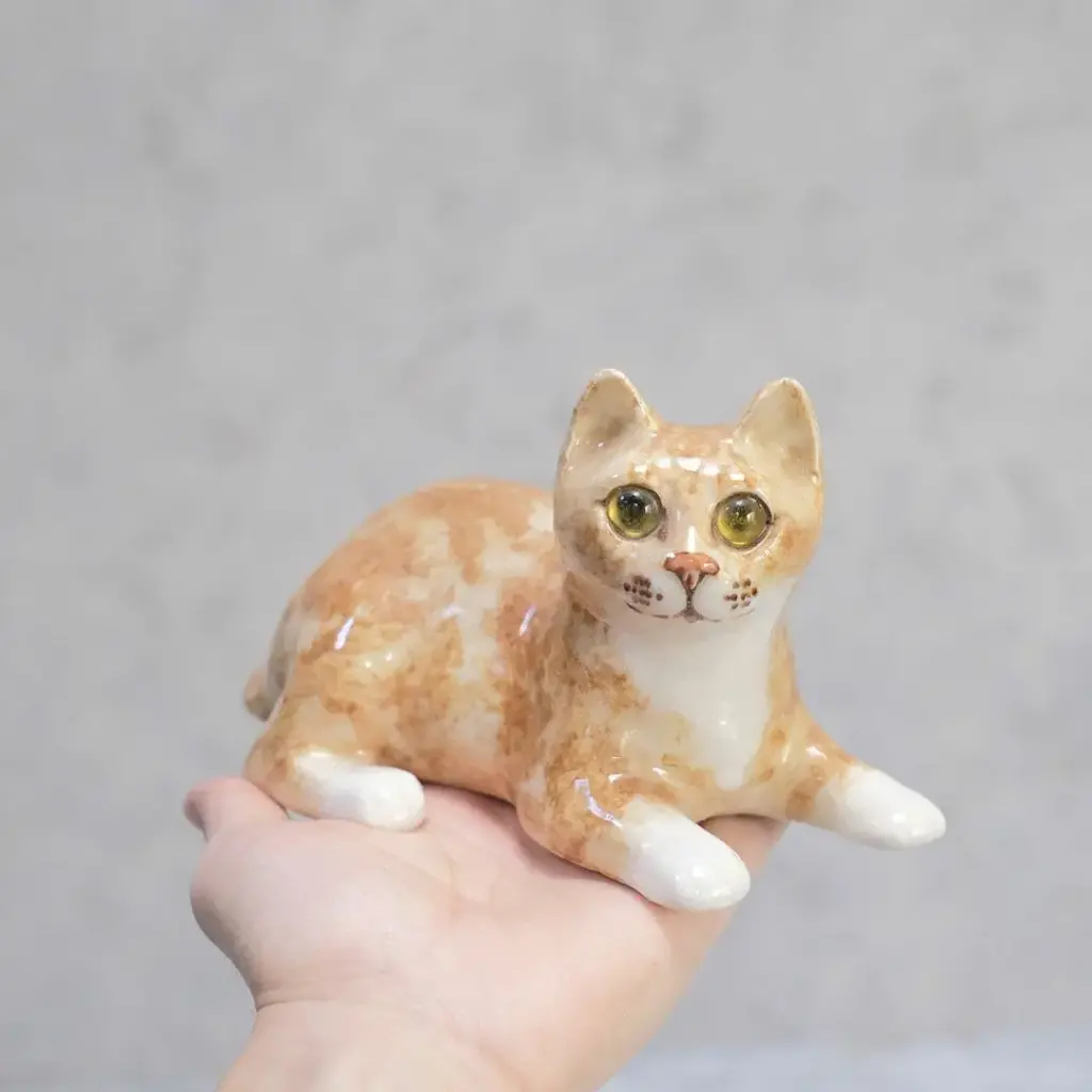ヴィンテージ ウィンスタンレーキャット 寝そべる茶トラ子猫 イギリス 陶芸作家Jenny Winstanley 置物 ケンジントンキャット3