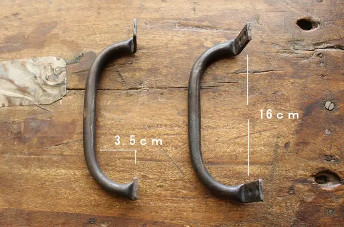 素朴な鉄のドアハンドル16cm/経年変化を感じさせるアンティークサビ加工
