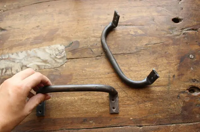 素朴な鉄のドアハンドル16cm/経年変化を感じさせるアンティークサビ加工2