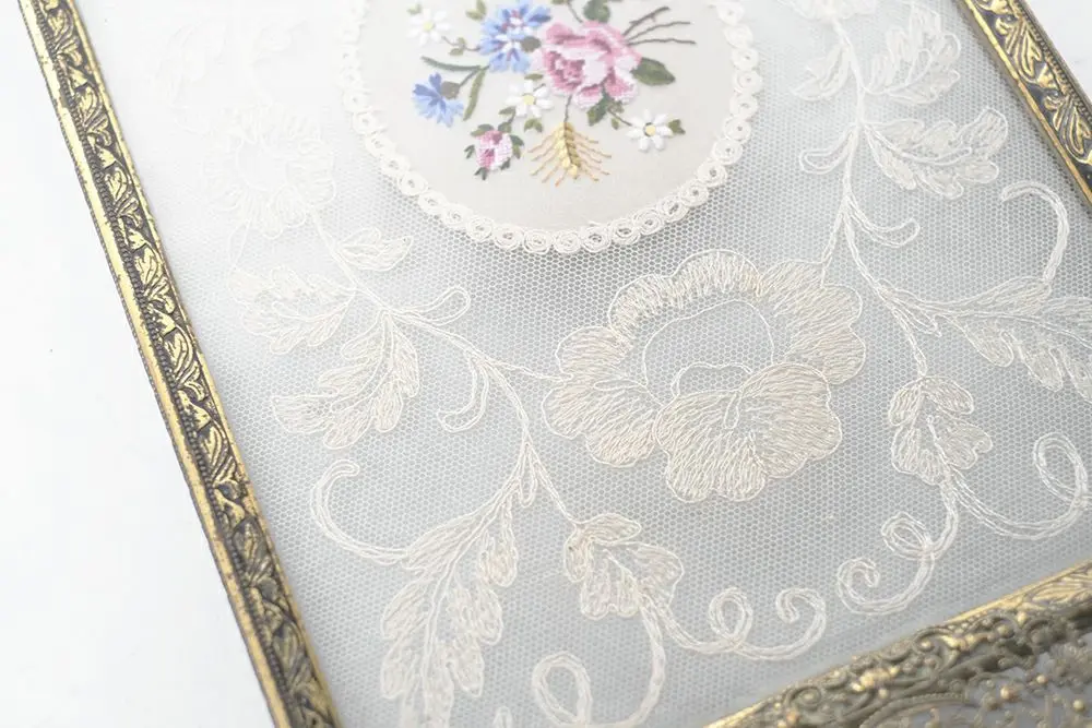 ヴィンテージ プチポワン ドレッシングトレイ ガラスの中に収められた刺繍が美しい ドレッサー用トレイ6