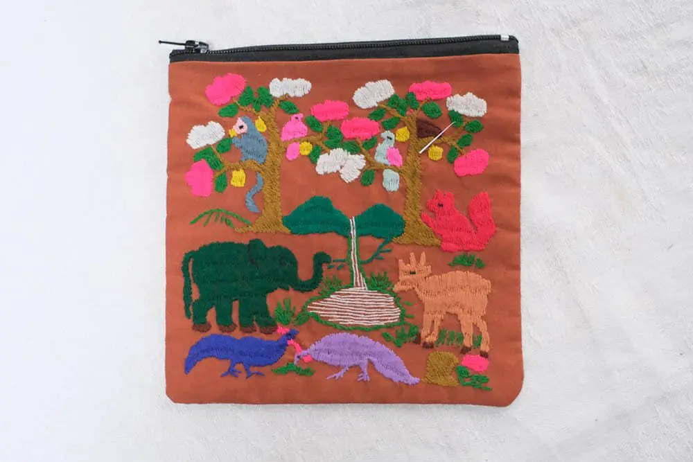 ラオス手刺繍ポーチ(森の動物・森の暮らし)Sサイズ インテリア雑貨9
