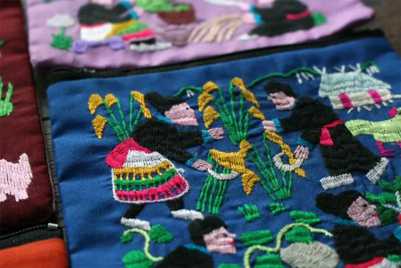 ラオス手刺繍ポーチ(森の動物・森の暮らし)Sサイズ インテリア雑貨6