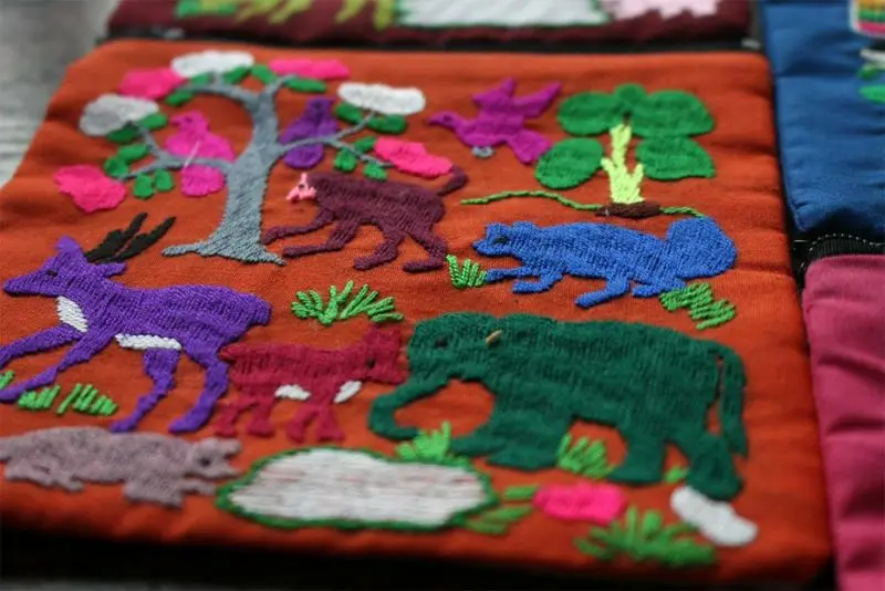 ラオス手刺繍ポーチ(森の動物・森の暮らし)Sサイズ インテリア雑貨7