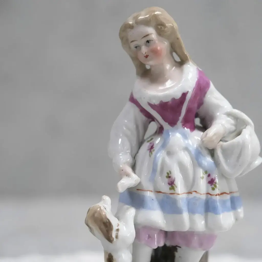 ヴィンテージ フィギュリン イギリス 女の子と犬 陶器の人形 置物2