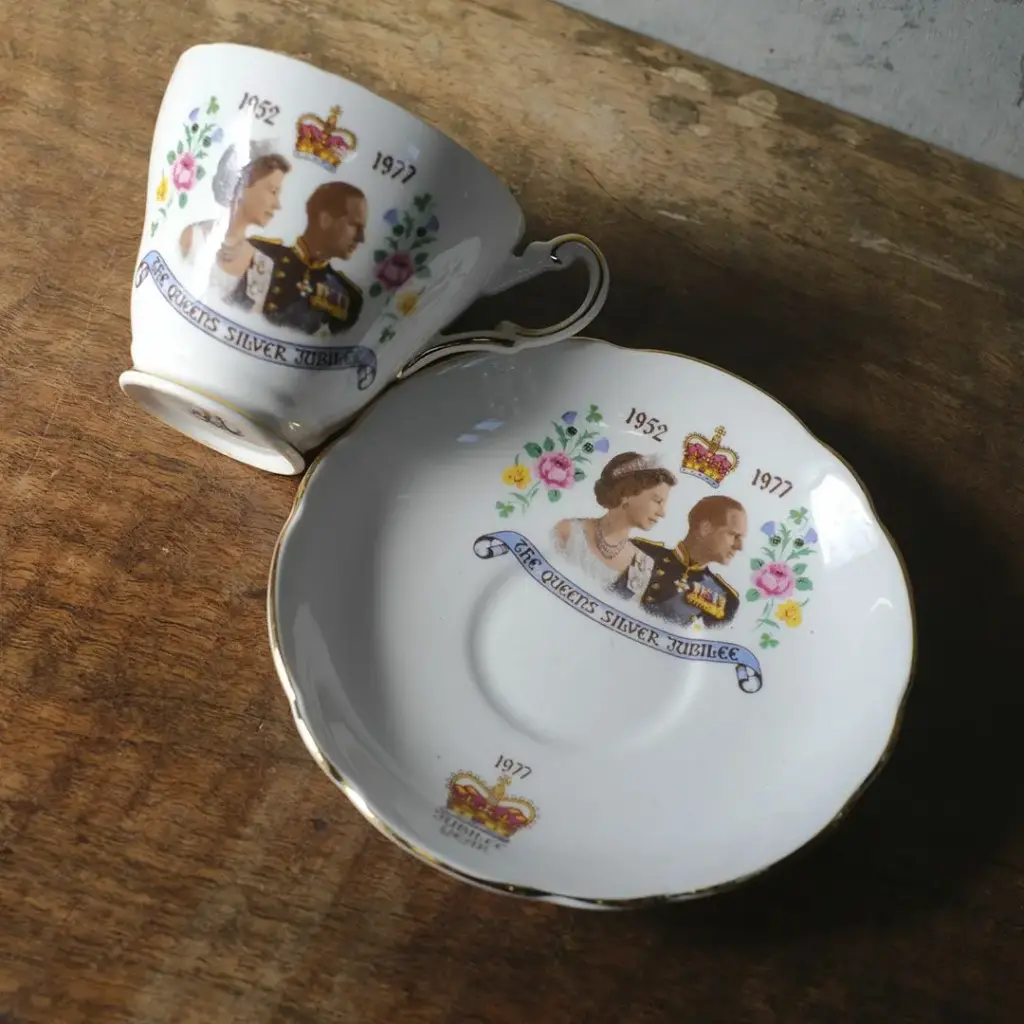 ヴィンテージティーカップ エリザベス女王 記念品 JUBILEE YEAR イギリス3