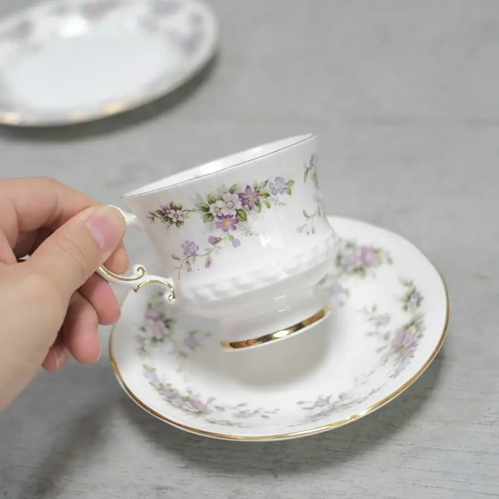 ヴィンテージティーカップトリオ ELIZABETHAN 花 イギリス3