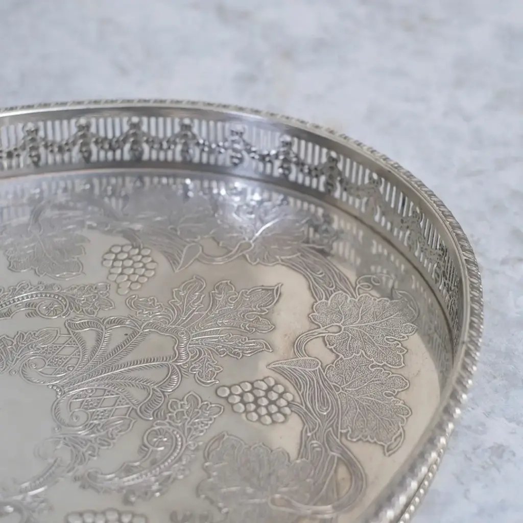 専用　英国アンティーク　Viners of Sheffield 銀メッキトレイ Viners of Sheffield Vintage Silver Alpha Plated Chased