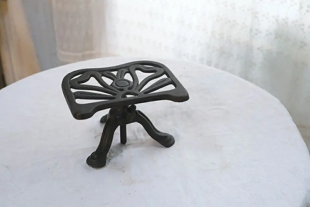 アンティーク鉄製ケトルスタンド アイアントリベット鍋敷き 高さ調整できる機能付き