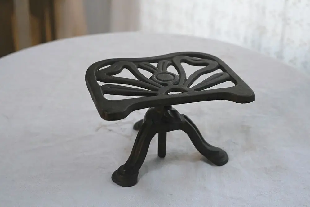 アンティーク鉄製ケトルスタンド アイアントリベット鍋敷き 高さ調整できる機能付き1