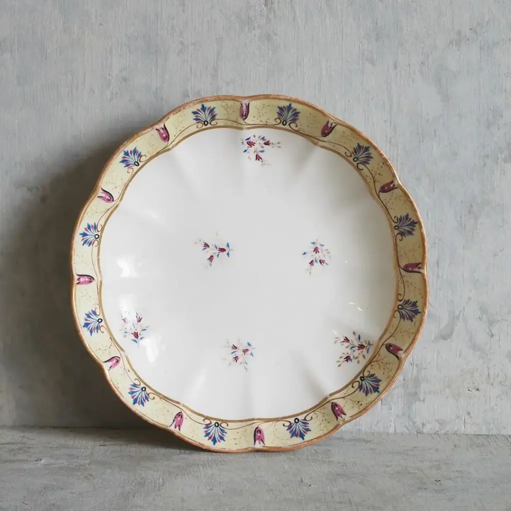 アンティーク輪花皿/royal crown derby イギリス 260年にわたり英国王室を始めとする王候貴族に愛されていた食器/アンティーク食器1