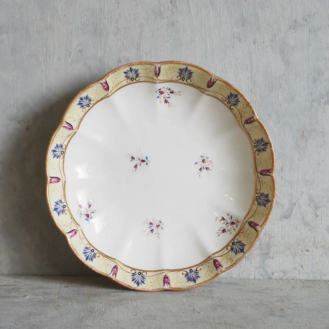 アンティーク輪花皿/royal crown derby イギリス 260年にわたり英国王室を始めとする王候貴族に愛されていた食器/アンティーク食器