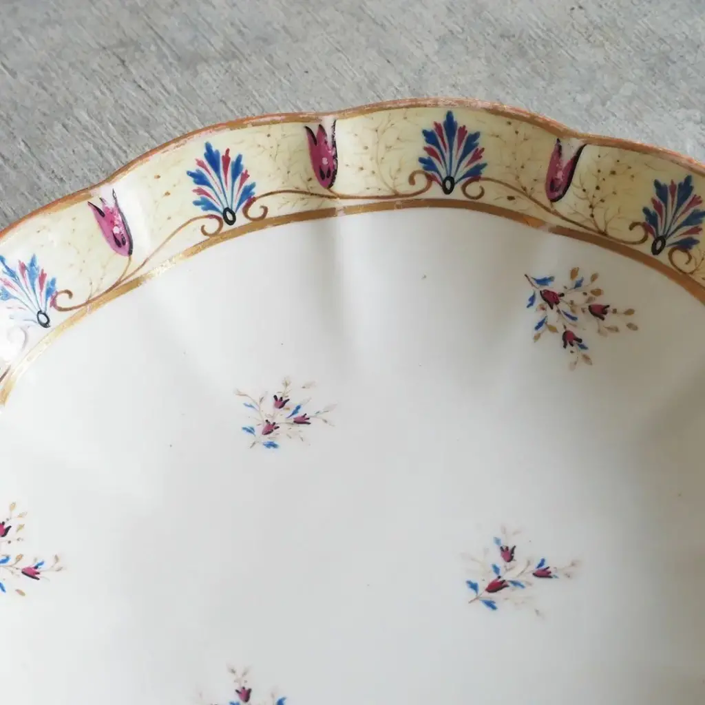 アンティーク輪花皿/royal crown derby イギリス 260年にわたり英国王室を始めとする王候貴族に愛されていた食器/アンティーク食器2