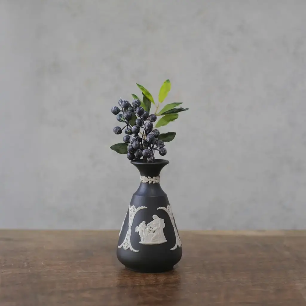 ヴィンテージ WEDGWOOD ウェッジウッド ジャスパー 一輪挿し 貴重な黒 花瓶
