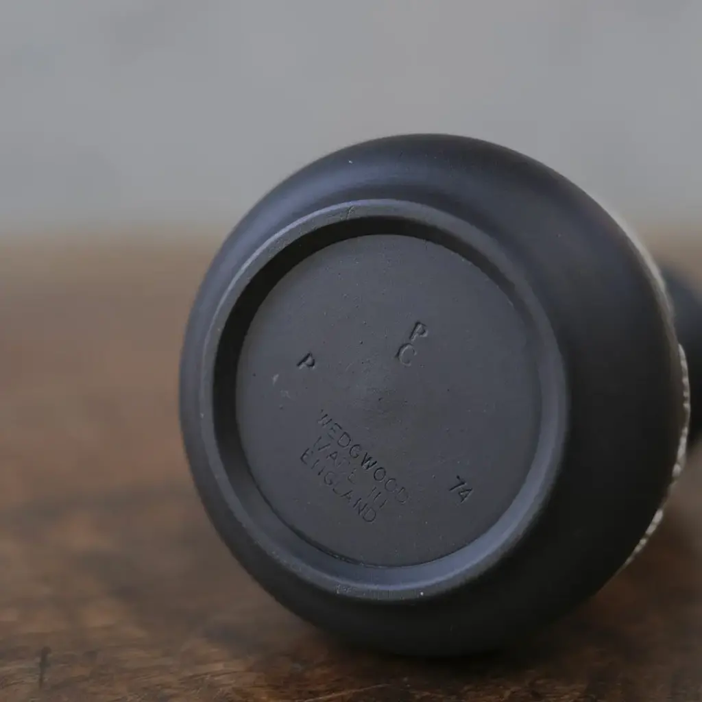 ヴィンテージ WEDGWOOD ウェッジウッド ジャスパー 一輪挿し 貴重な黒 花瓶1