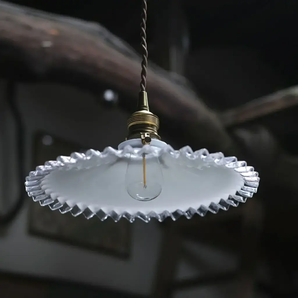 アンティーク ガラスシェードフリルランプ ミルクガラス 照明 灯具E26 アンティーク雑貨1