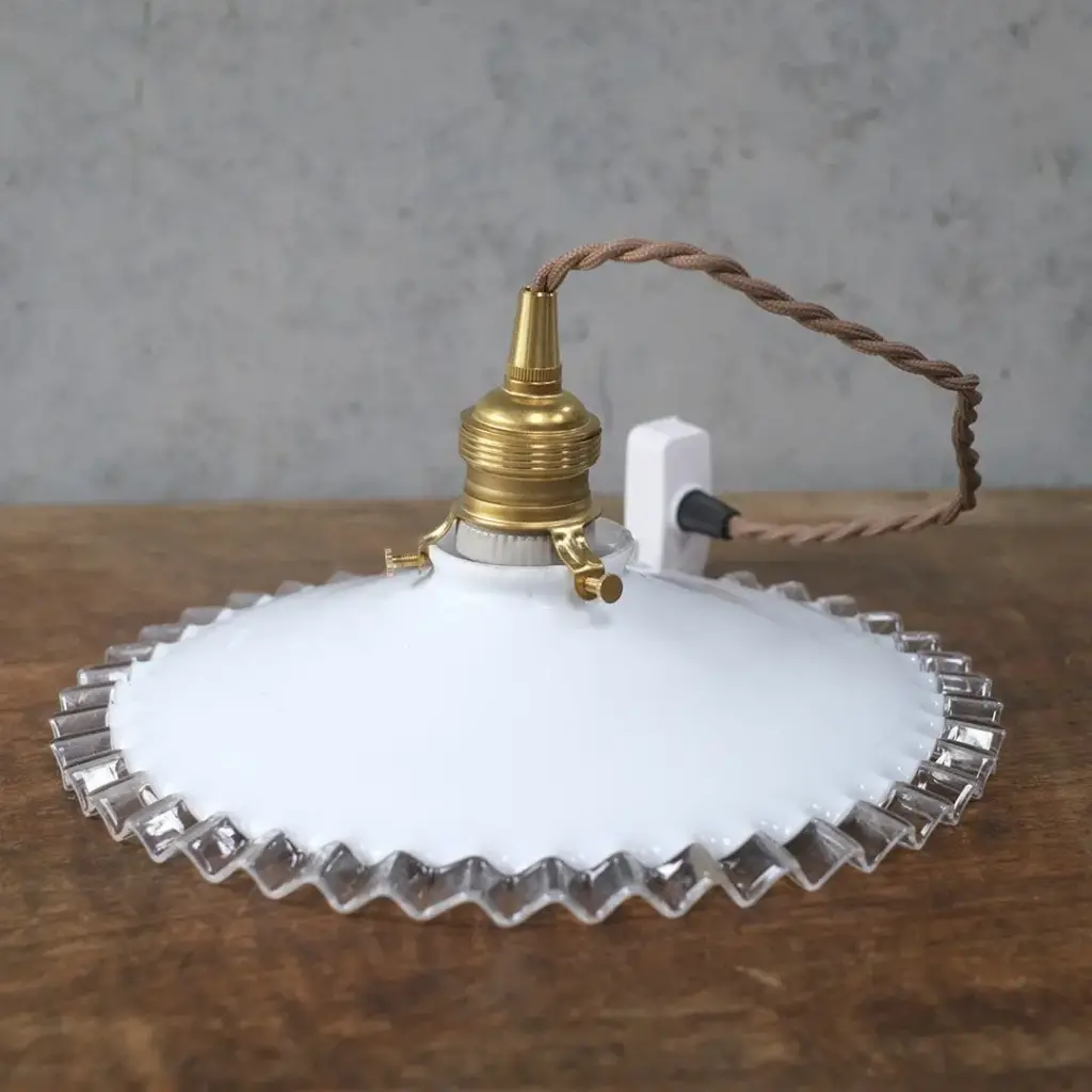 アンティーク ガラスシェードフリルランプ ミルクガラス 照明 灯具E26 アンティーク雑貨3