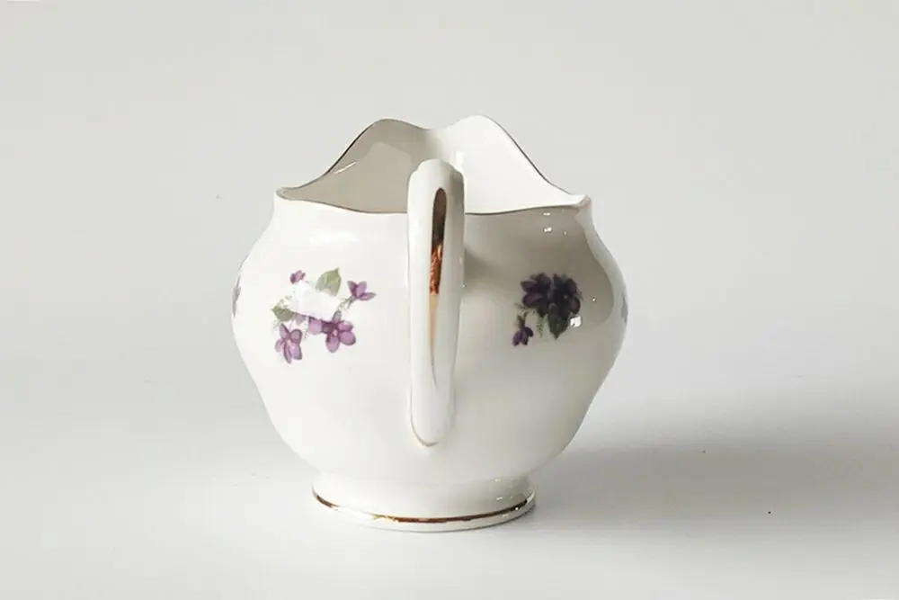 ヴィンテージミルクジャグ 菫 Queen Anne バイオレット ボーンチャイナ 白磁/アンティーク食器1