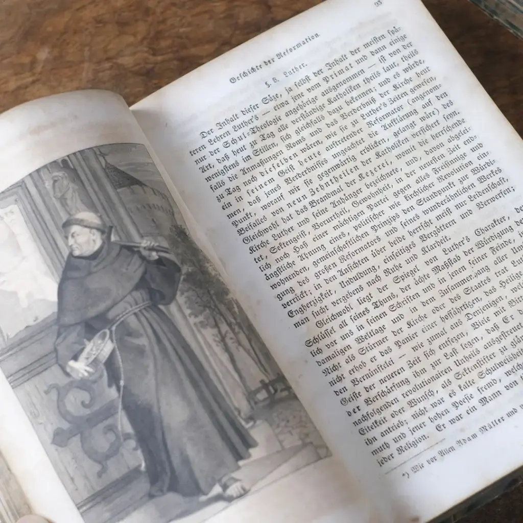 アンティークレザーブック 革張りの本 歴史書 ドイツ アンティーク雑貨1