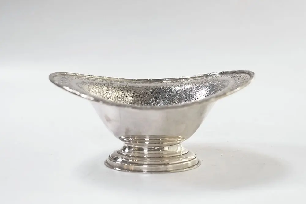 ヴィンテージ スモールボウル B(幅18cm)ヴィクトリアンな装飾が素敵なシルバーの足つきボウル2