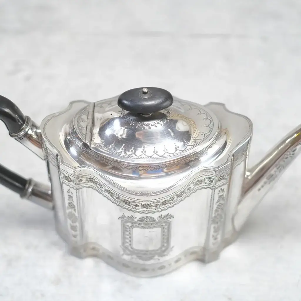 アンティークティーポット イギリスJOHN ROUND & SON シルバープレート2