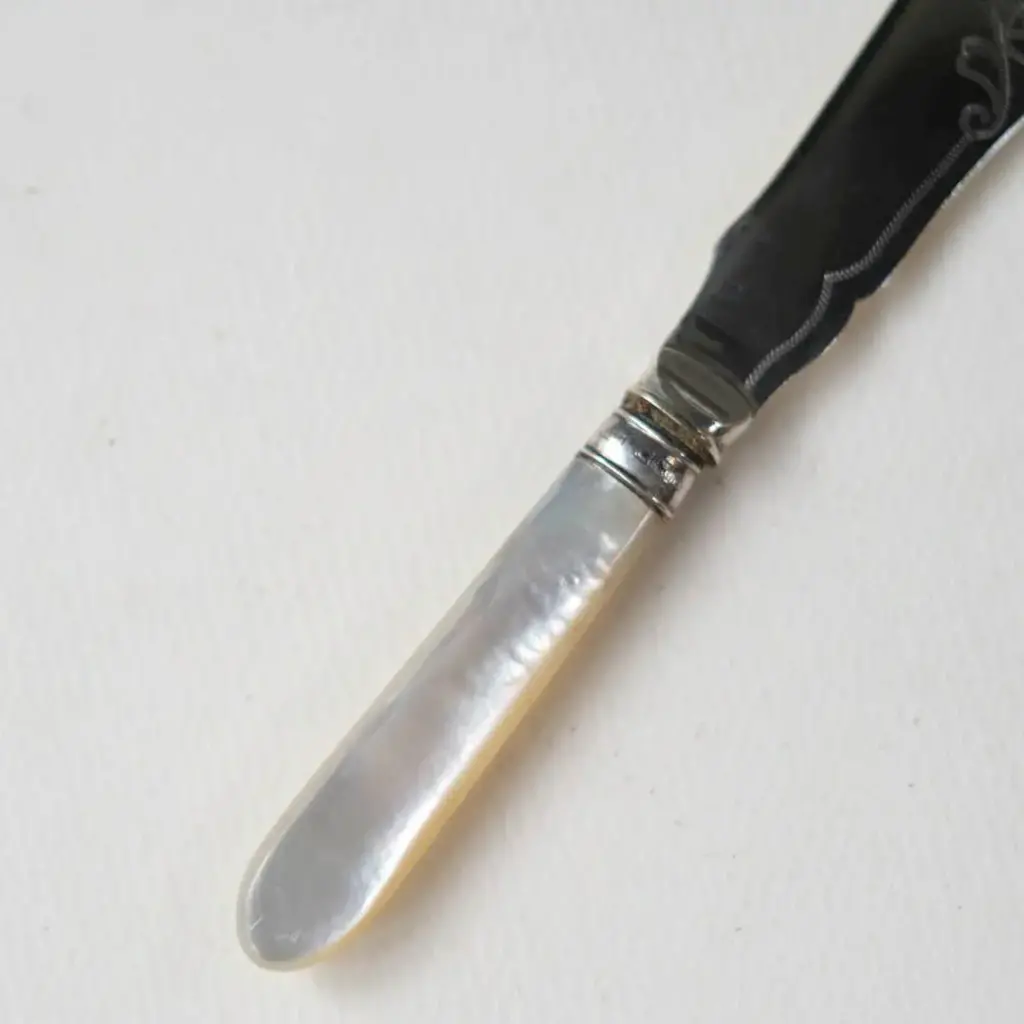 アンティーク マザーオブパール バターナイフ/フルーツナイフ イギリス 白蝶貝のカトラリー3