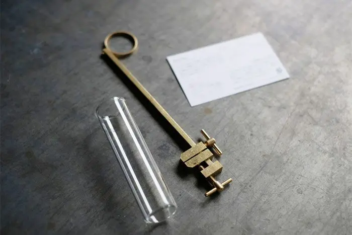 クランプフラワーベース・シングル インテリア雑貨1