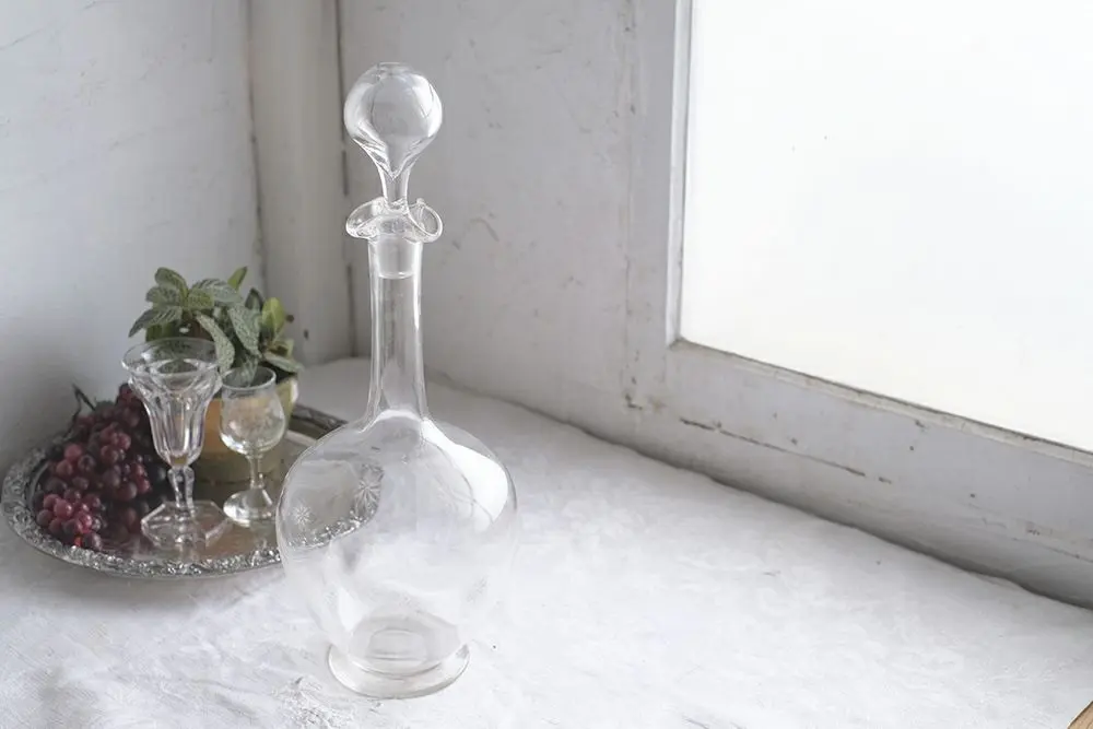 アンティーク ワインデキャンタ 注ぎ口の波うった装飾が可憐なガラス製の酒びん/アンティーク食器4