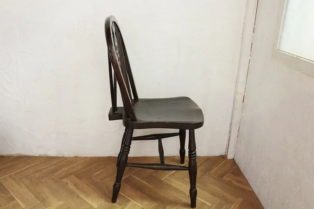 アンティーク ウィールバックチェア イギリス 椅子 車輪をモチーフにした背もたれのレリーフが特徴/アンティーク家具3