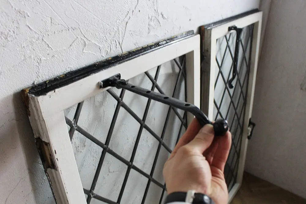 ヴィンテージ ステンドグラス シンプルな格子 イギリス民家の窓ガラス1