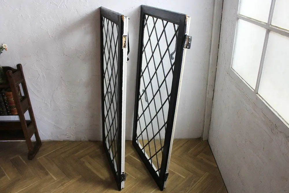 ヴィンテージ ステンドグラス シンプルな格子 イギリス民家の窓ガラス2