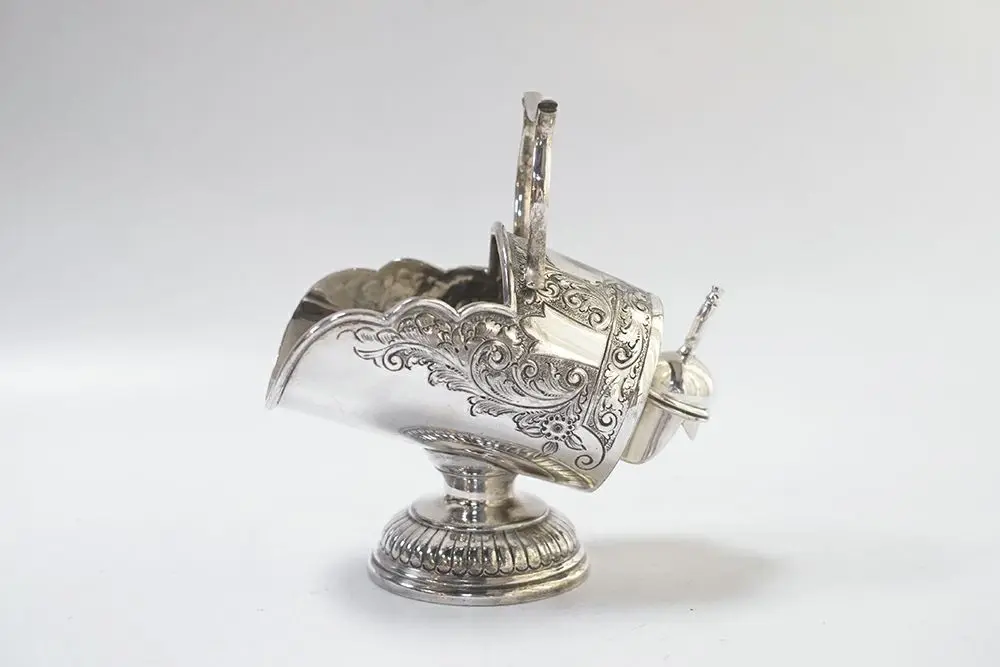 アンティーク シルバープレートシュガースカットル イギリス製のシュガーポット専用のスプーン付き