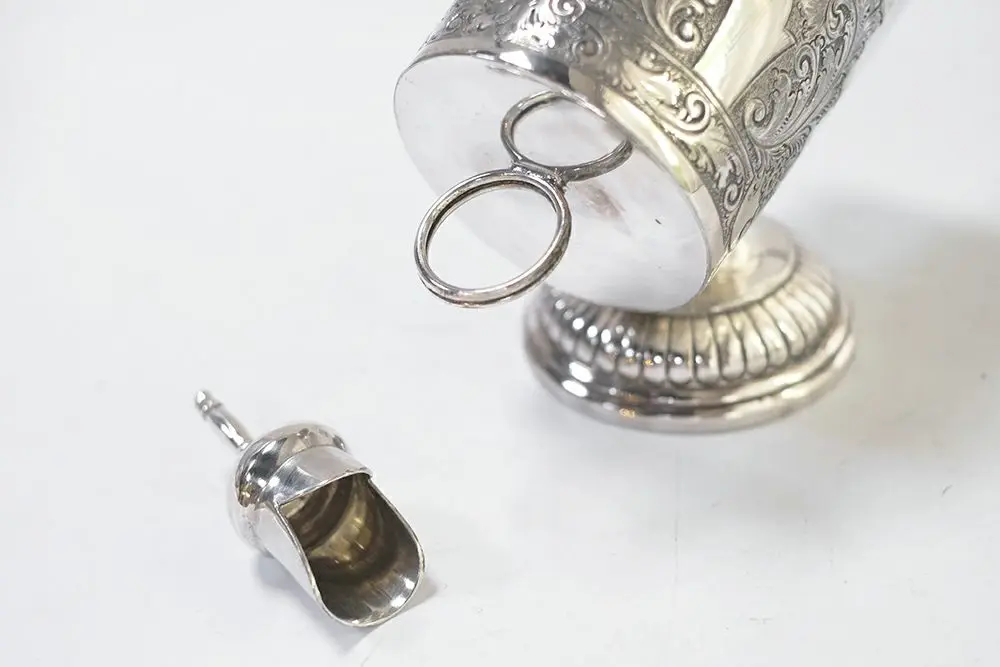 アンティーク シルバープレートシュガースカットル イギリス製のシュガーポット専用のスプーン付き4