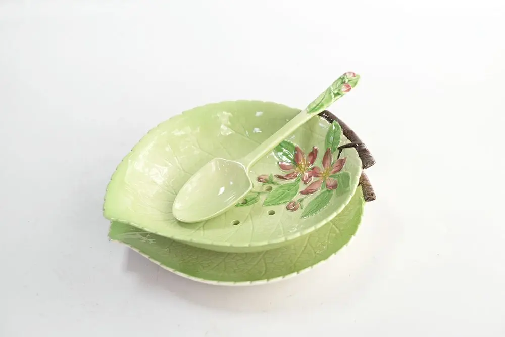 フランスヴィンテージバルボティーヌ ベリーボウル&スプーン 色彩鮮やかなな穴あきボウルスプーンと受け皿付き