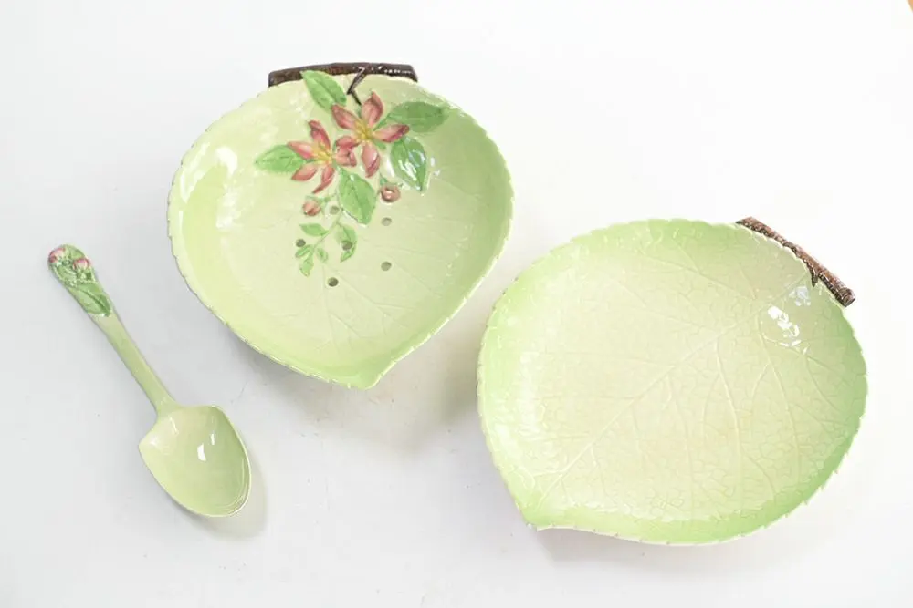 フランスヴィンテージバルボティーヌ ベリーボウル&スプーン 色彩鮮やかなな穴あきボウルスプーンと受け皿付き1
