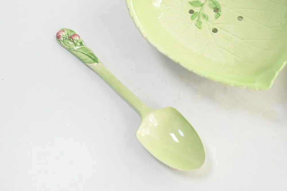 フランスヴィンテージバルボティーヌ ベリーボウル&スプーン 色彩鮮やかなな穴あきボウルスプーンと受け皿付き3