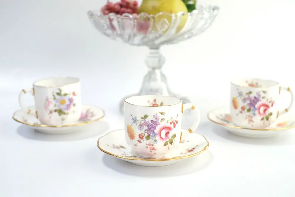 ヴィンテージ ROYAL CROWN DERBYデミタスカップ&ソーサー 花柄 1750年創業の英国老舗陶器メーカー