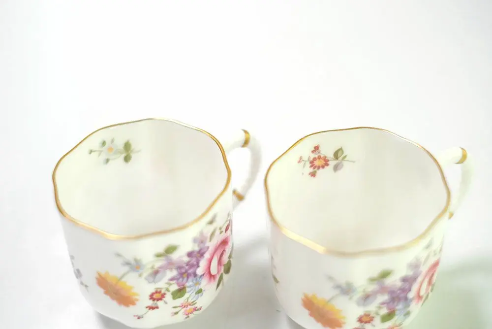ヴィンテージ ROYAL CROWN DERBYデミタスカップ&ソーサー 花柄 1750年創業の英国老舗陶器メーカー1