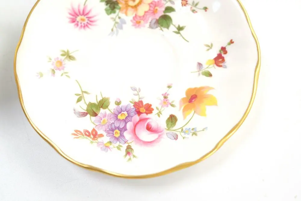 ヴィンテージ ROYAL CROWN DERBYデミタスカップ&ソーサー 花柄 1750年創業の英国老舗陶器メーカー2