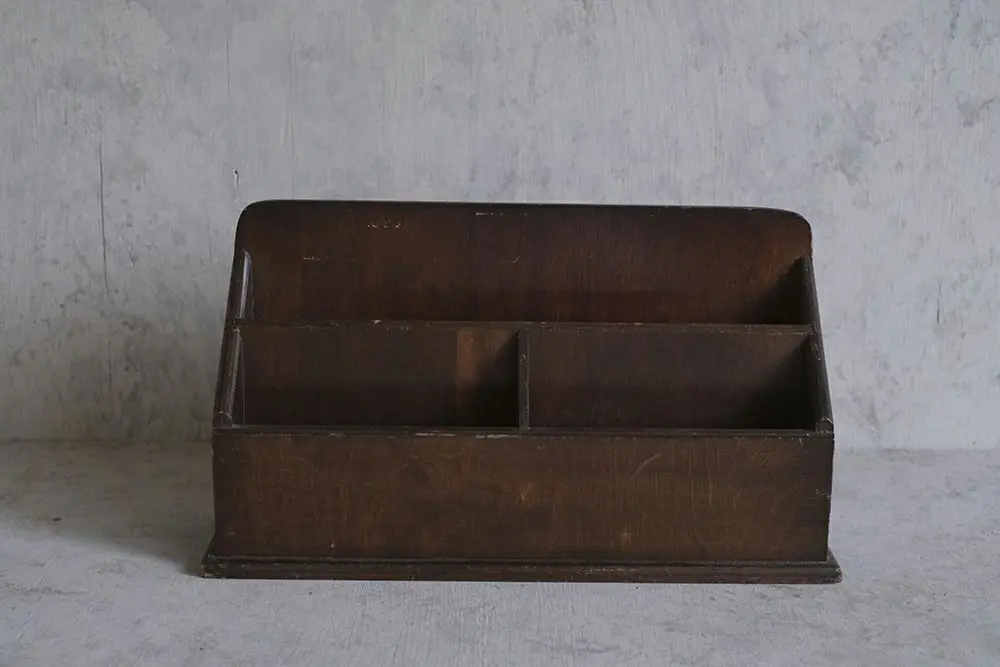 イギリスアンティーク 木製レターラック(幅31.8cm) 本や文房具の卓上収納ボックス アンティーク雑貨1