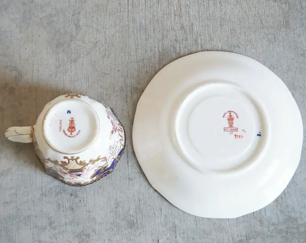 アンティークRoyal Crown Derby カップ&ソーサ イギリス ロイヤルクラウンダービー/アンティーク食器1