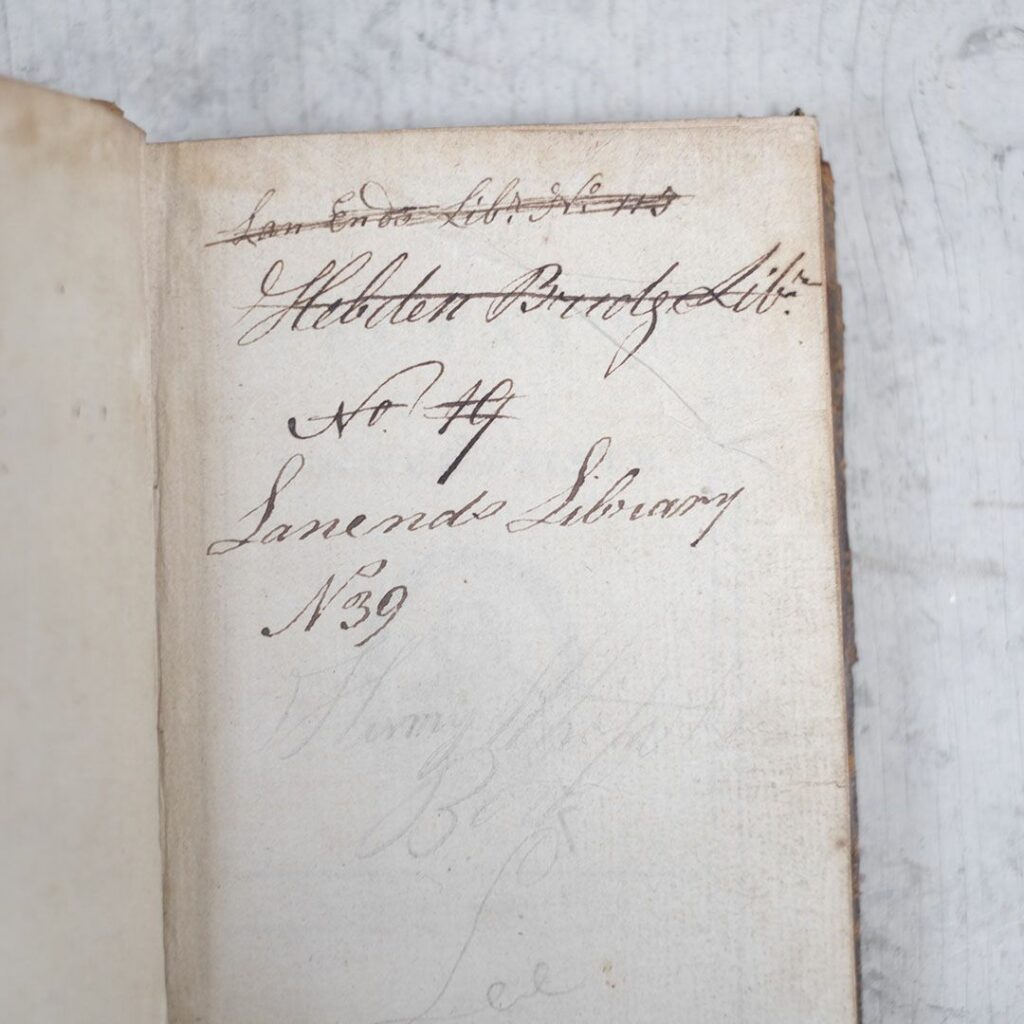 アンティークブック　1757年にグラスゴーで作られた歴史ある革製の本1