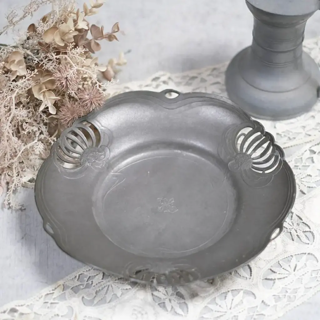 アンティークエタンリムプレート フランス 錫リム皿 花の透かし装飾/アンティーク食器
