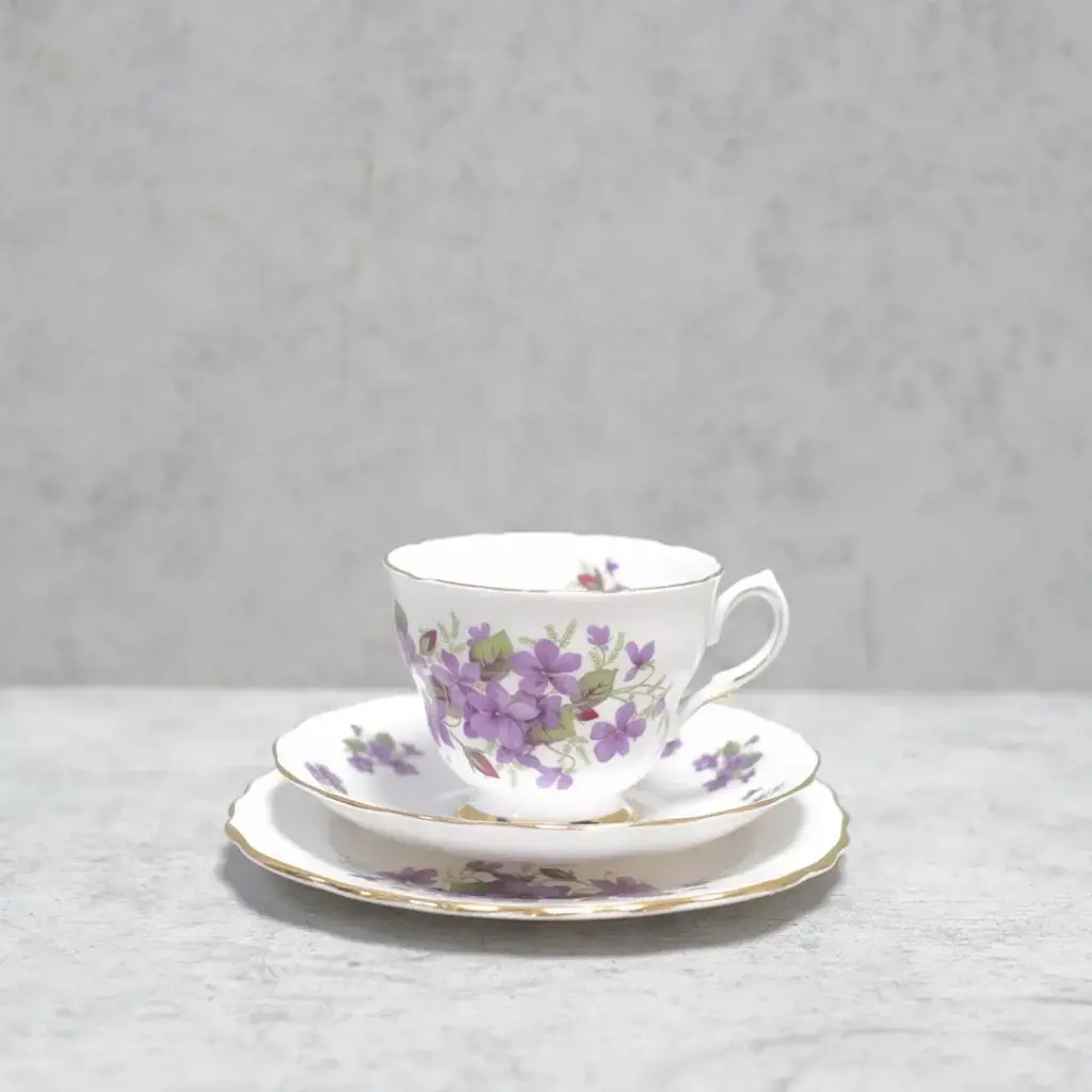 ヴィンテージティーカップトリオ Colclough(コルクラフ)菫 バイオレット イギリス1