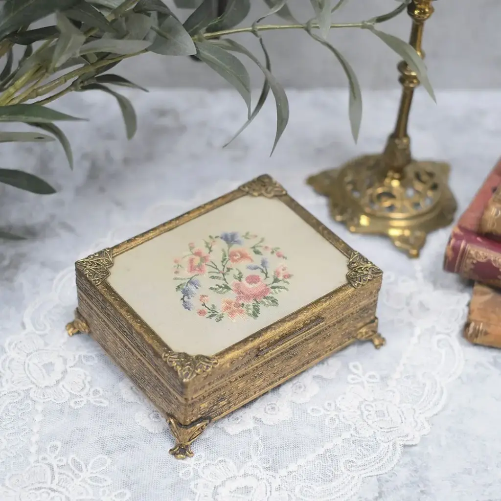 アンティークジュエリーボックス プチポワン イギリス 刺繍 アンティーク雑貨