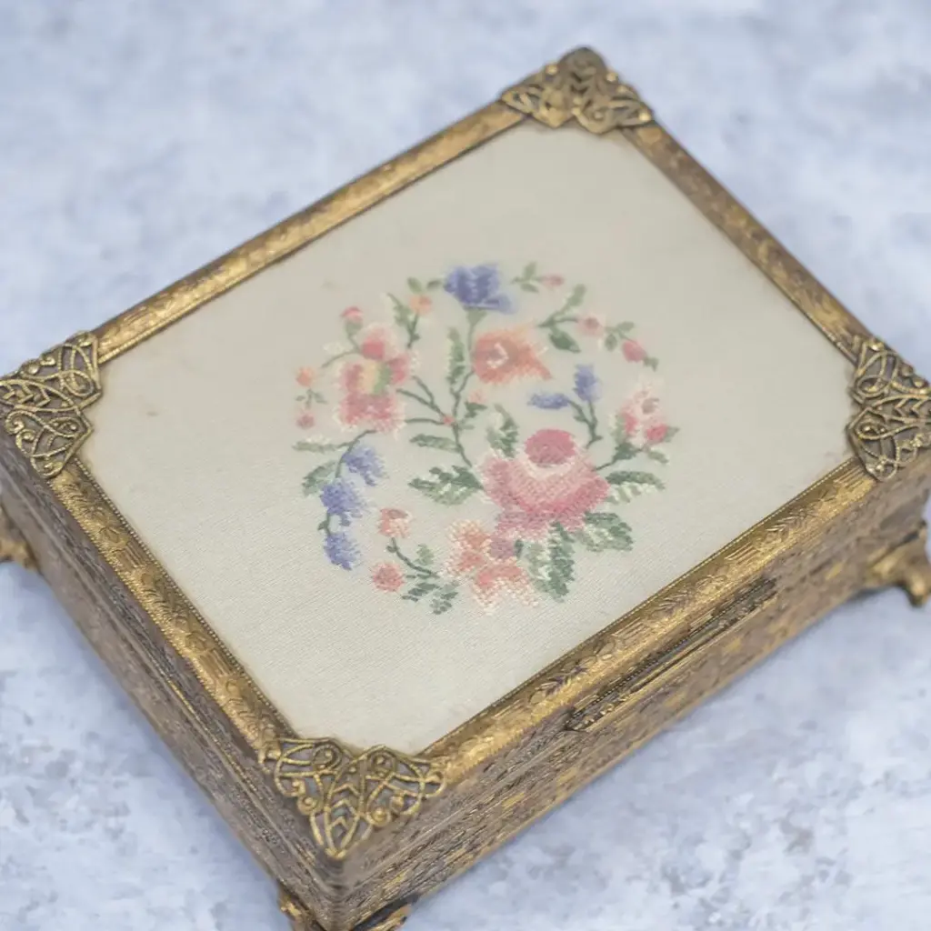 アンティークジュエリーボックス プチポワン イギリス 刺繍 アンティーク雑貨3