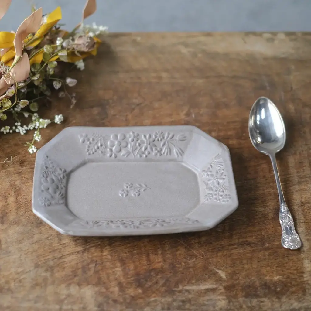 益子焼 kukka(クッカ) 八角皿 中 22cm ココアグレー色 わかさま陶芸 若林健吾 おしゃれな食器